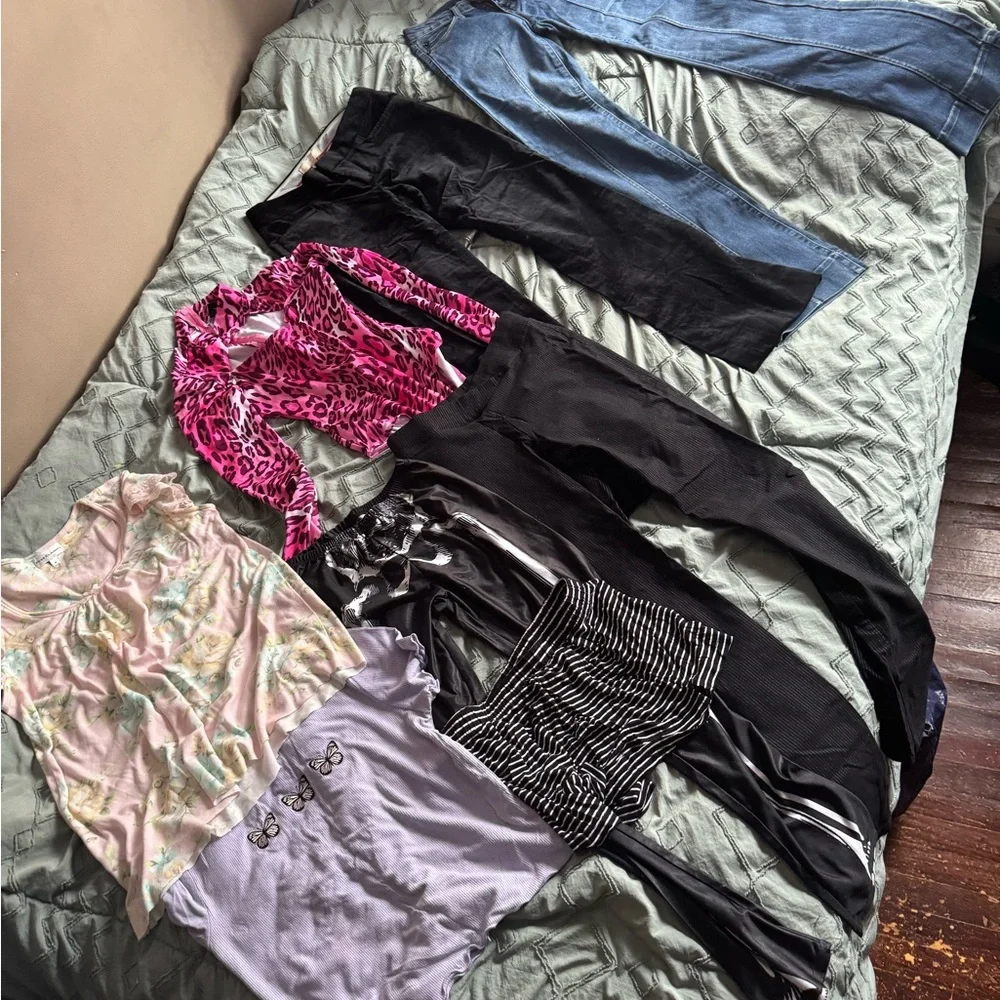 Clothes bundle - Picture 4 of 8